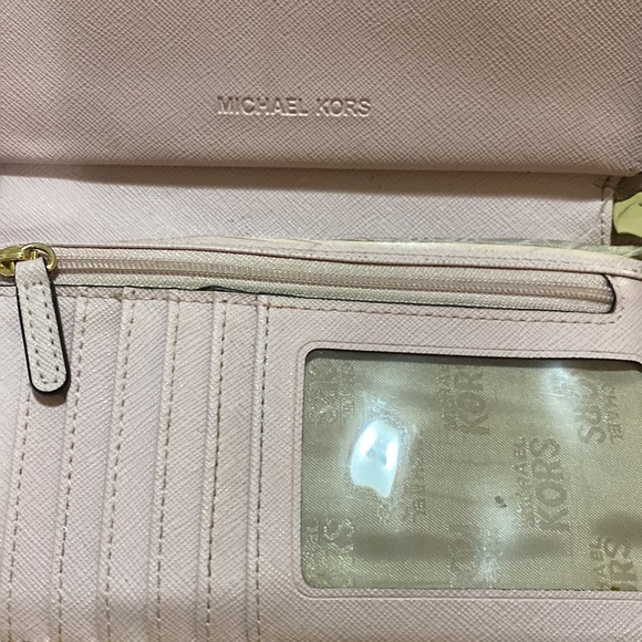 Light pink Michael Kors wallet zip close w wrist strap - Picture 4 of 4